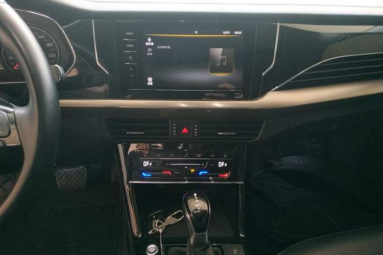 Used Volkswagen Passat 2020 280TSI Elite Edition China VI Standard Audio And AC Panel