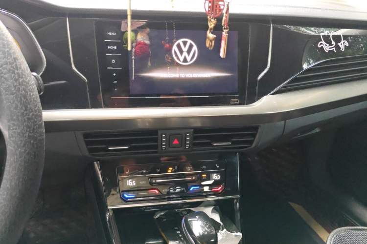 Used Volkswagen Passat 2020 330TSI Elite Edition China VI Audio And AC Panel