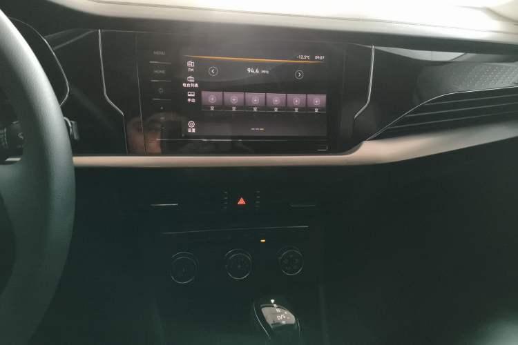 Used Volkswagen Passat 2020 Revised Version 280TSI Business Edition China VI Standard Audio And AC Panel