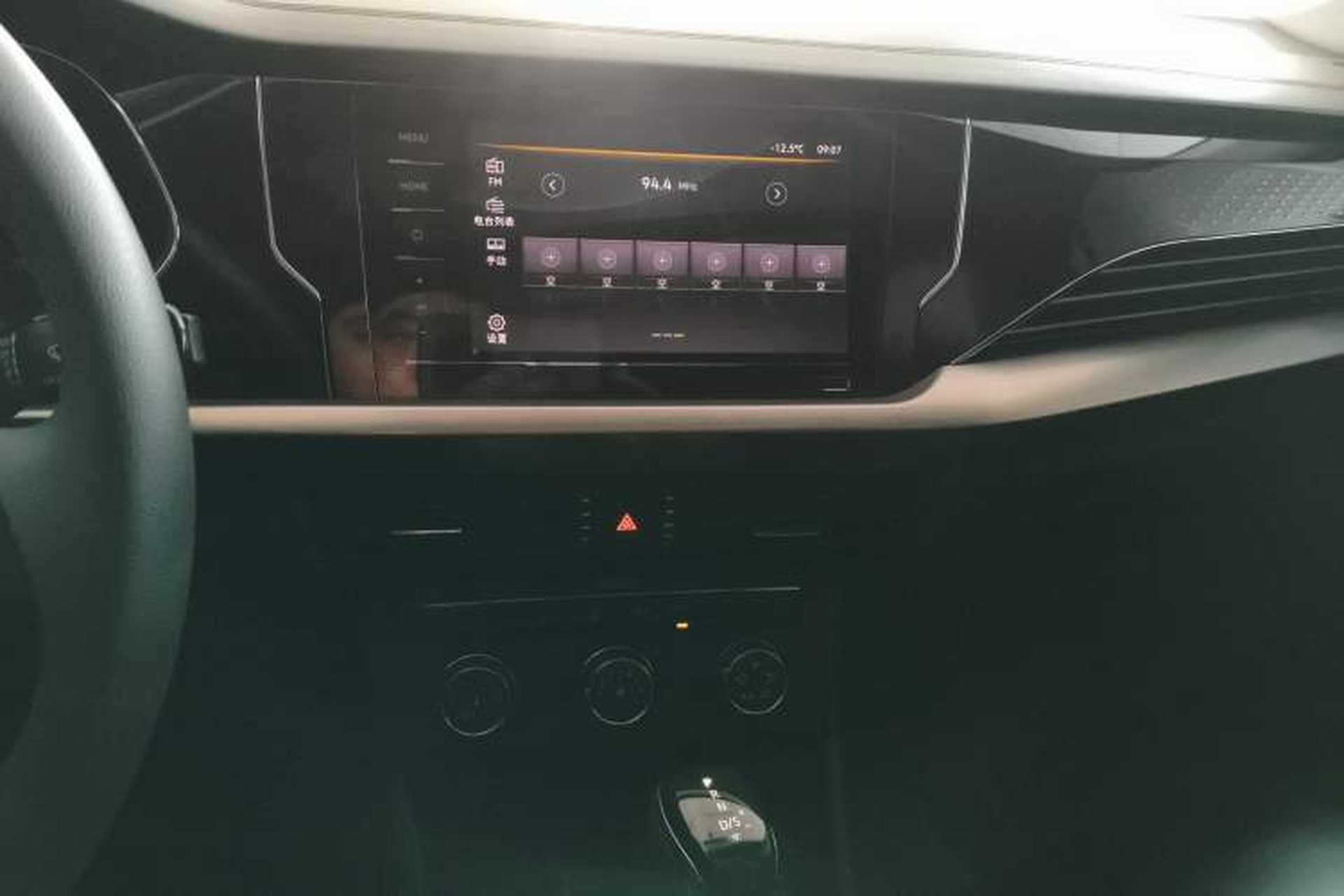 Used Volkswagen Passat 2020 Revised Version 280TSI Business Edition China VI Standard Audio And AC Panel