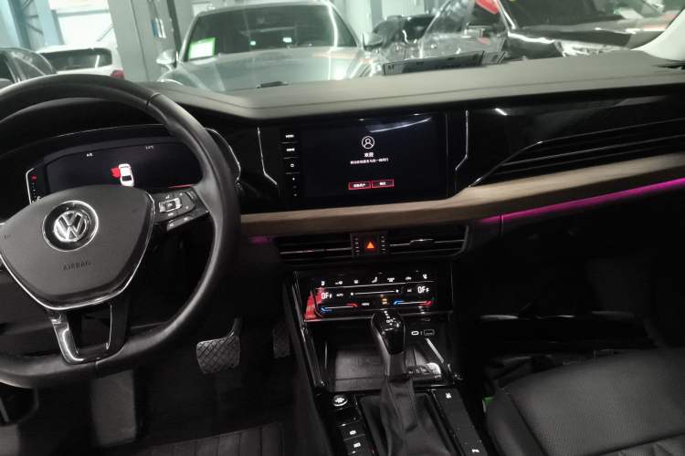 Used Volkswagen Passat 2020 330TSI Luxury Edition China VI Audio And AC Panel