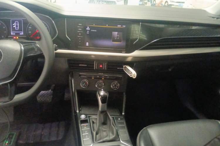 Used Volkswagen Passat 2020 Revised Version 280TSI Business Edition China VI Standard Audio And AC Panel