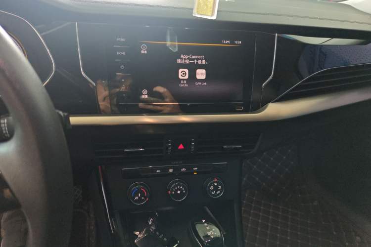 Used Volkswagen Passat 2020 Revised Version 280TSI Business Edition China VI Standard Audio And AC Panel