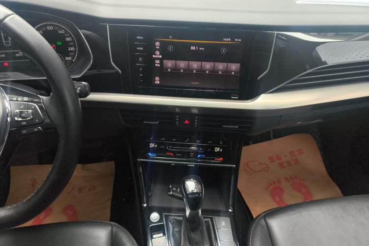 Used Volkswagen Passat 2020 330TSI Elite Edition China VI Audio And AC Panel