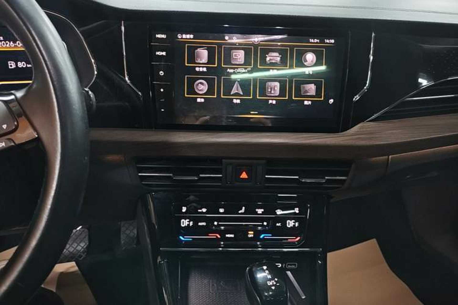 Used Volkswagen Passat 2020 Revised Version 330TSI Luxury Edition China VI Standard Audio And AC Panel