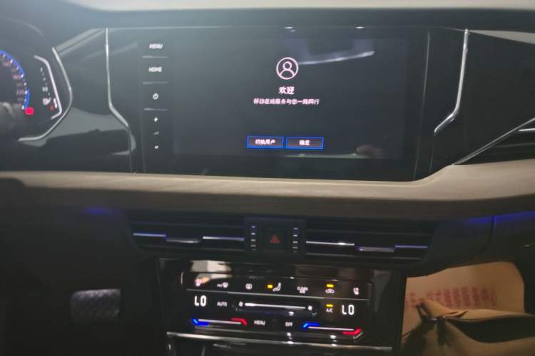 Used Volkswagen Passat 2020 Revised Version 330TSI Luxury Edition China VI Standard Audio And AC Panel