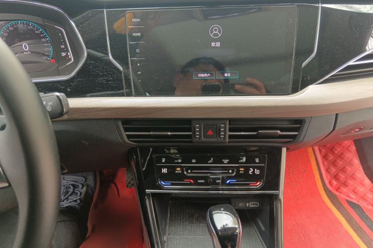 Used Volkswagen Passat 2020 Revised Version 330TSI Luxury Edition China VI Standard Audio And AC Panel