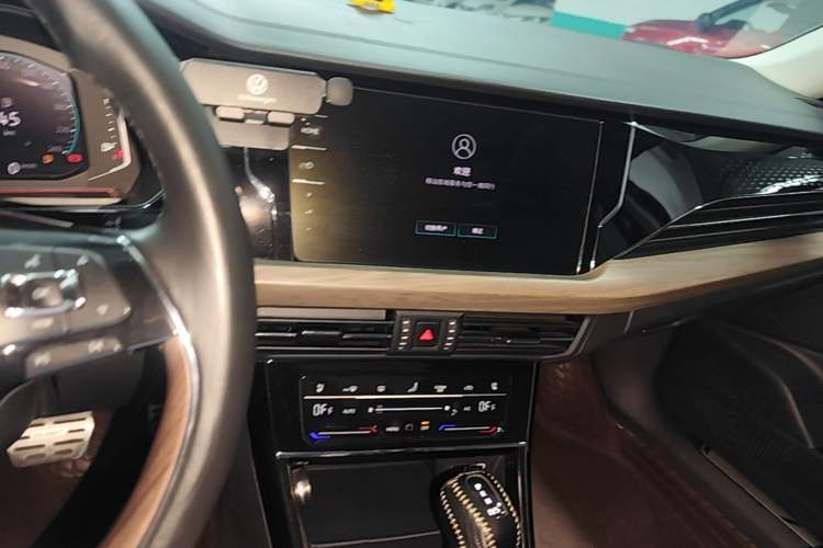Used Volkswagen Passat 2020 330TSI Prestige Edition China VI Standard Audio And AC Panel