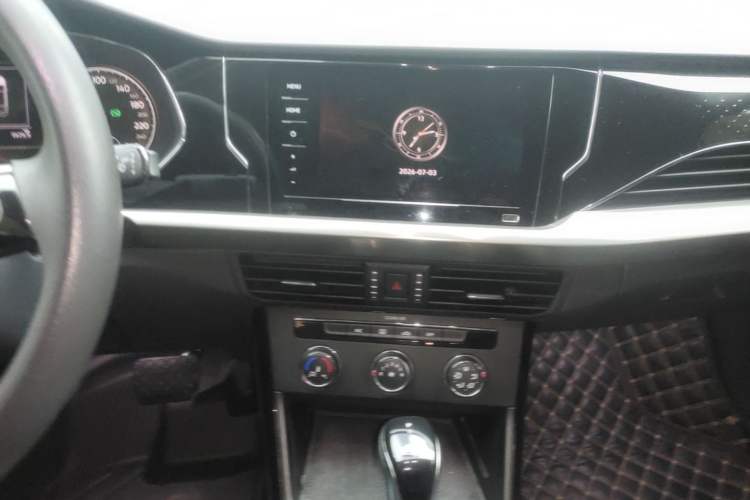 Used Volkswagen Passat 2020 Revised Version 280TSI Business Edition China VI Standard Audio And AC Panel