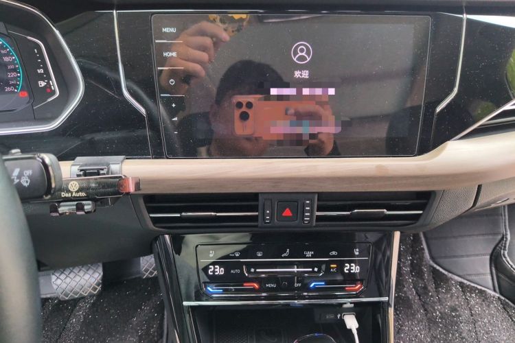 Used Volkswagen Passat 2020 Revised Version 330TSI Luxury Edition China VI Standard Audio And AC Panel
