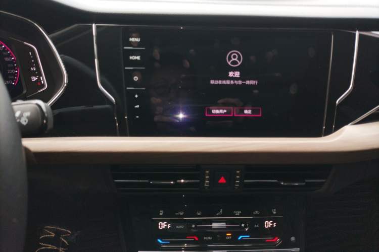 Used Volkswagen Passat 2020 Revised Version 330TSI Luxury Edition China VI Standard Audio And AC Panel