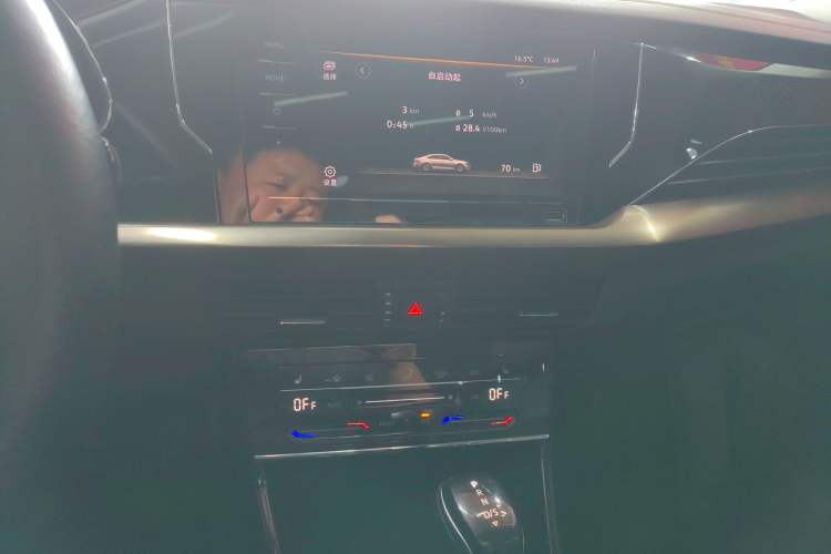 Used Volkswagen Passat 2020 Facelift 330TSI Elite Edition China VI Standard Audio And AC Panel