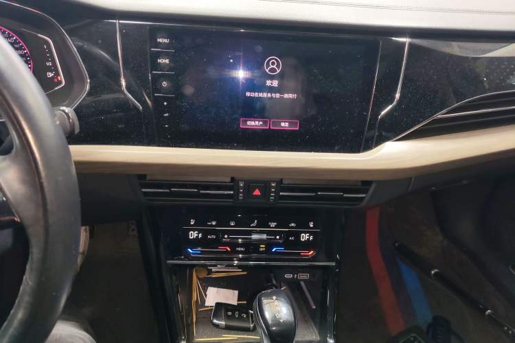 Used Volkswagen Passat 2020 Revised Version 330TSI Luxury Edition China VI Standard Audio And AC Panel