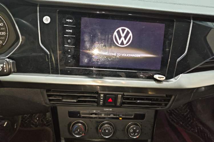 Used Volkswagen Passat 2020 280TSI Business Edition China VI Standard Audio And AC Panel