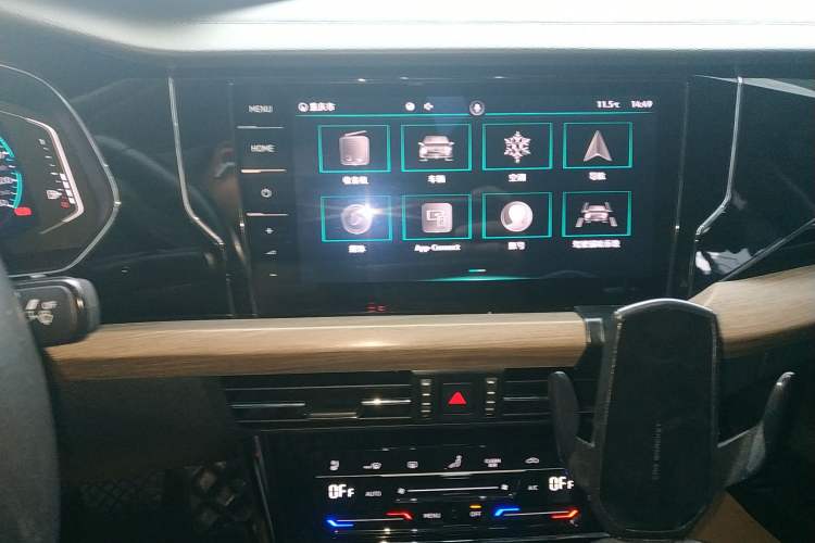 Used Volkswagen Passat 2020 330TSI Luxury Edition China VI Audio And AC Panel