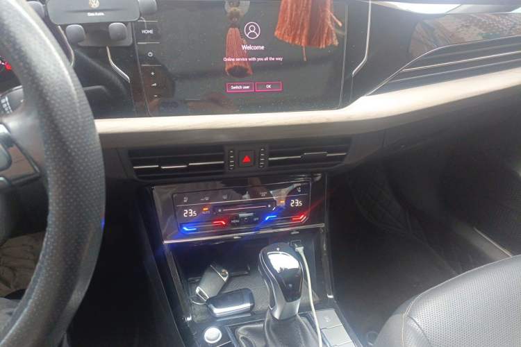 Used Volkswagen Passat 2020 330TSI Luxury Edition China VI Audio And AC Panel