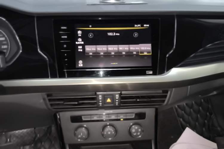 Used Volkswagen Passat 2020 Revised Version 280TSI Business Edition China VI Standard Audio And AC Panel
