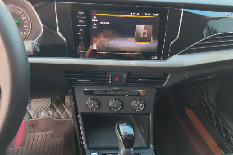 Used Volkswagen Passat 2020 Revised Version 280TSI Business Edition China VI Standard Audio And AC Panel