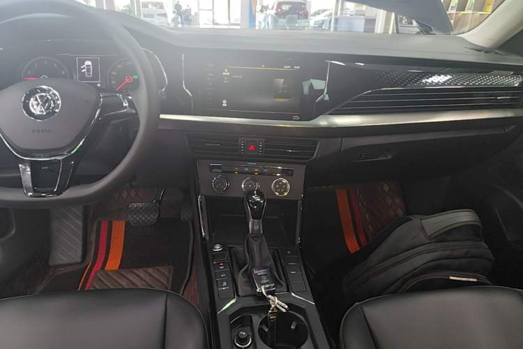Used Volkswagen Passat 2020 280TSI Business Edition China VI Standard Audio And AC Panel