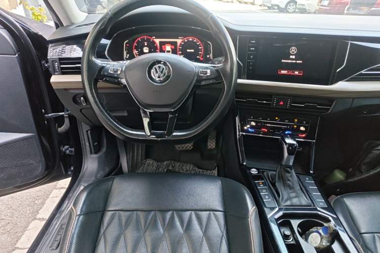 Used Volkswagen Passat 2020 330TSI Luxury Edition China VI Audio And AC Panel