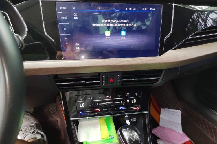 Used Volkswagen Passat 2020 Revised Version 330TSI Luxury Edition China VI Standard Audio And AC Panel
