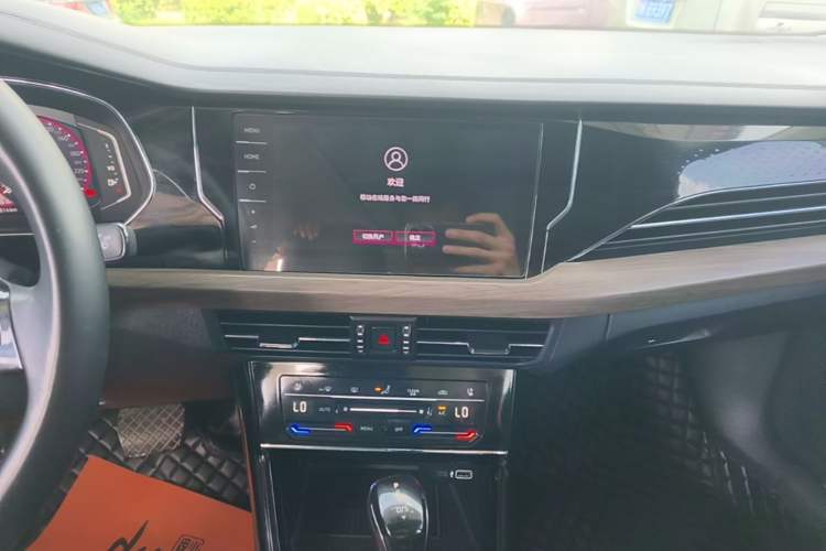 Used Volkswagen Passat 2020 Revised Version 330TSI Luxury Edition China VI Standard Audio And AC Panel