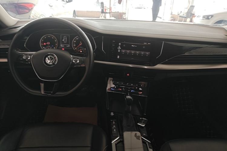Used Volkswagen Passat 2020 330TSI Elite Edition China VI Center Console