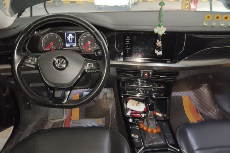 Used Volkswagen Passat 2020 330TSI Elite Edition China VI Center Console
