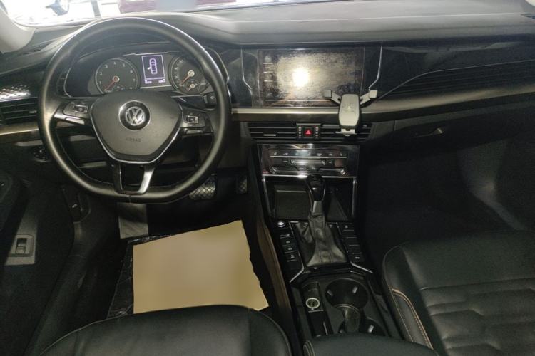 Used Volkswagen Passat 2020 330TSI Elite Edition China VI Center Console