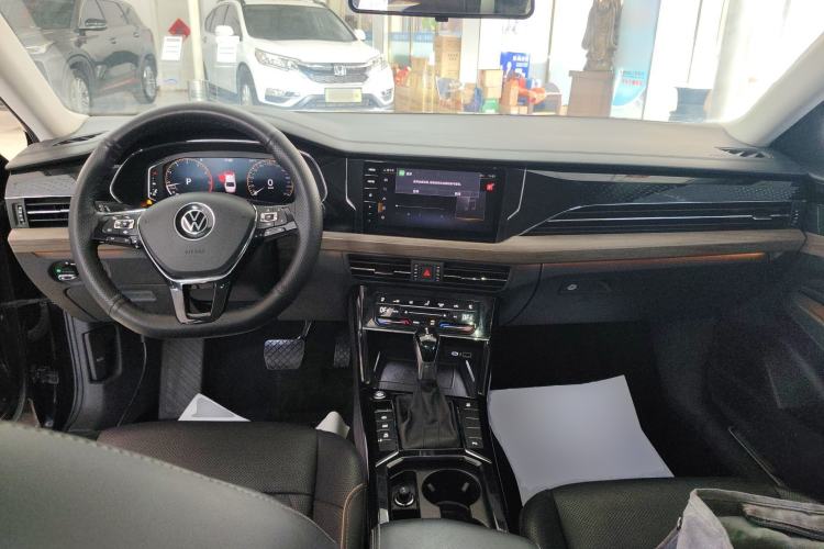 Used Volkswagen Passat 2020 Revised Version 330TSI Luxury Edition China VI Standard Center Console