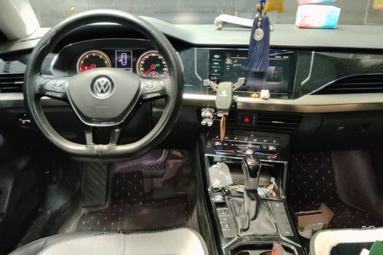 Used Volkswagen Passat 2020 Facelift 330TSI Elite Edition China VI Standard Center Console
