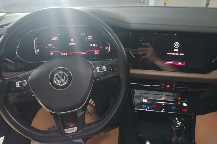 Used Volkswagen Passat 2020 330TSI Luxury Edition China VI Center Console