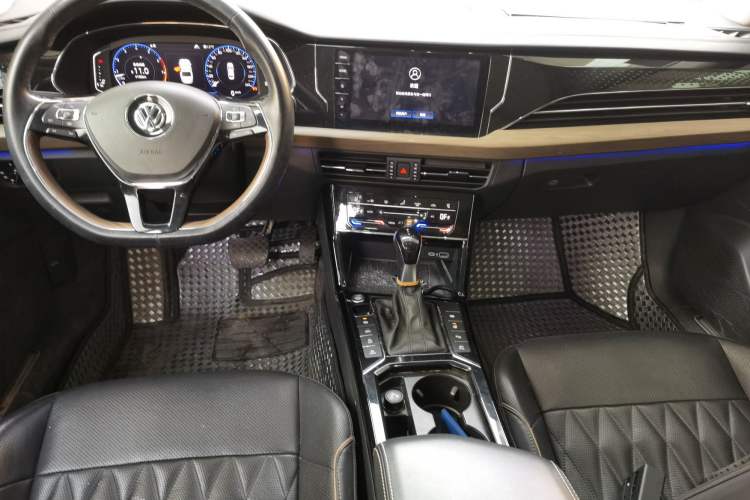 Used Volkswagen Passat 2020 380TSI Flagship Edition China VI Standard Center Console