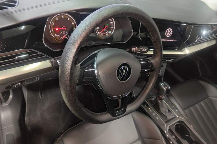 Used Volkswagen Passat 2020 Revised Version 280TSI Business Edition China VI Standard Center Console