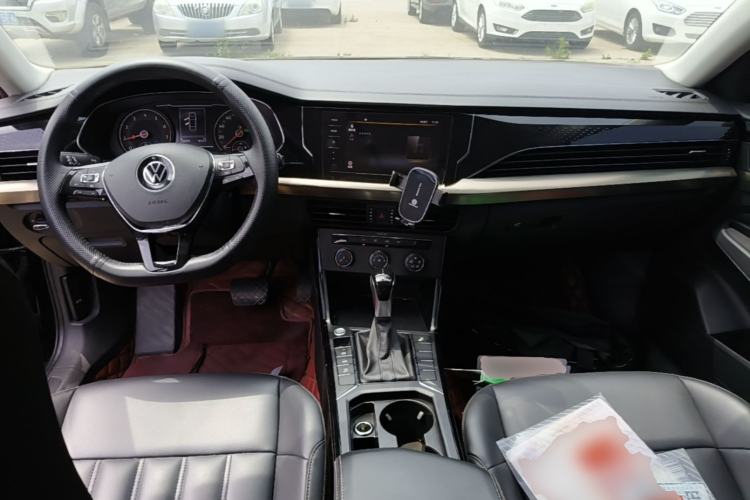 Used Volkswagen Passat 2020 Revised Version 280TSI Business Edition China VI Standard Center Console