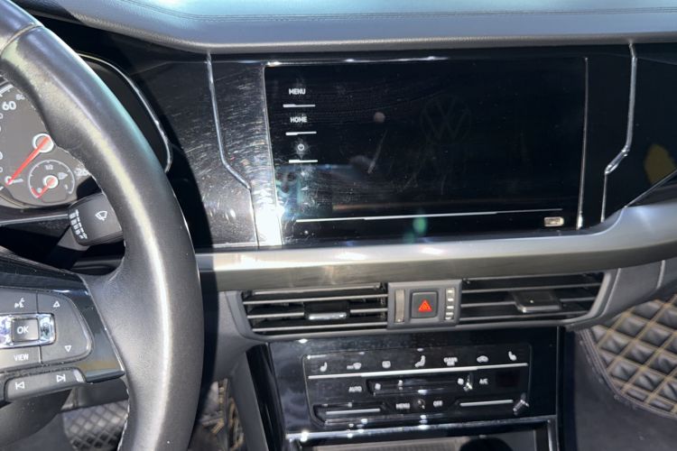 Used Volkswagen Passat 2020 Facelift 330TSI Elite Edition China VI Standard Center Console