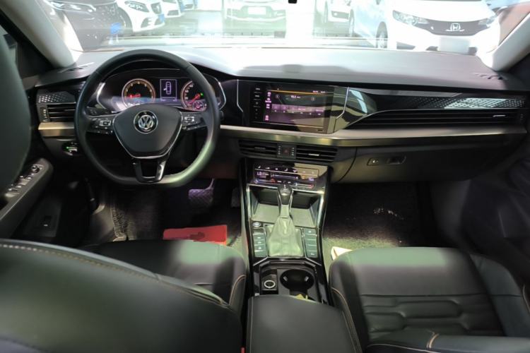 Used Volkswagen Passat 2020 330TSI Elite Edition China VI Center Console