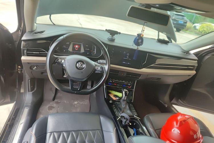 Used Volkswagen Passat 2020 330TSI Luxury Edition China VI Center Console