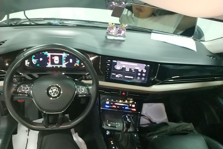 Used Volkswagen Passat 2020 330TSI Luxury Edition China VI Center Console