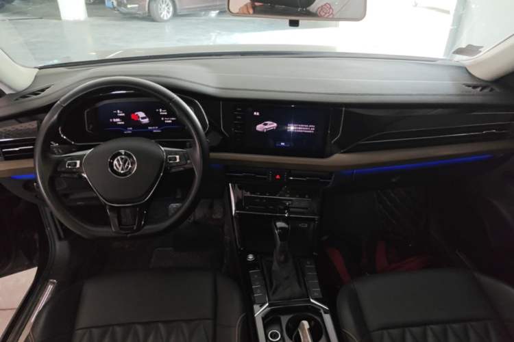 Used Volkswagen Passat 2020 330TSI Luxury Edition China VI Center Console