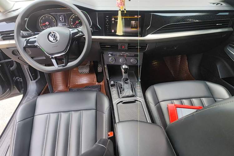 Used Volkswagen Passat 2020 Revised Version 280TSI Business Edition China VI Standard Center Console