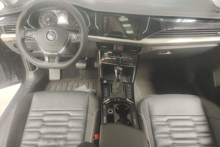 Used Volkswagen Passat 2020 330TSI Elite Edition China VI Center Console