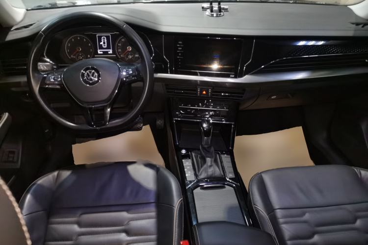 Used Volkswagen Passat 2020 330TSI Elite Edition China VI Center Console