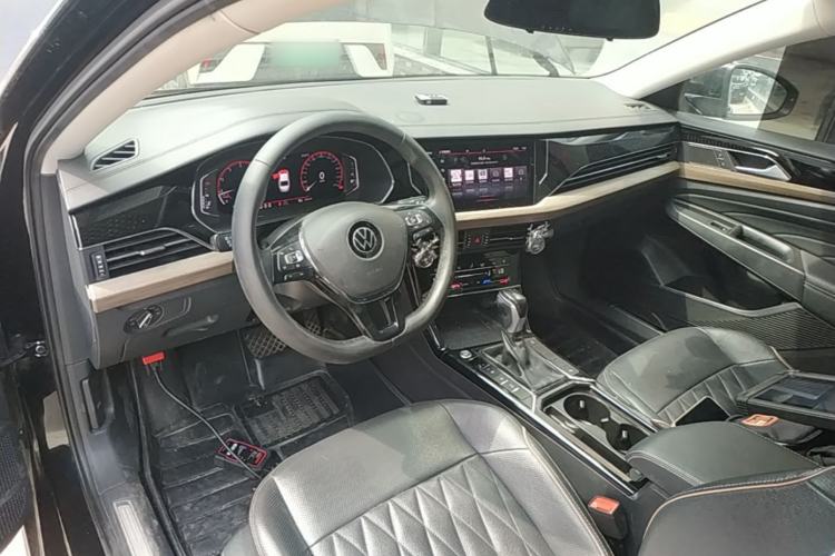 Used Volkswagen Passat 2020 Revised Version 330TSI Luxury Edition China VI Standard Center Console