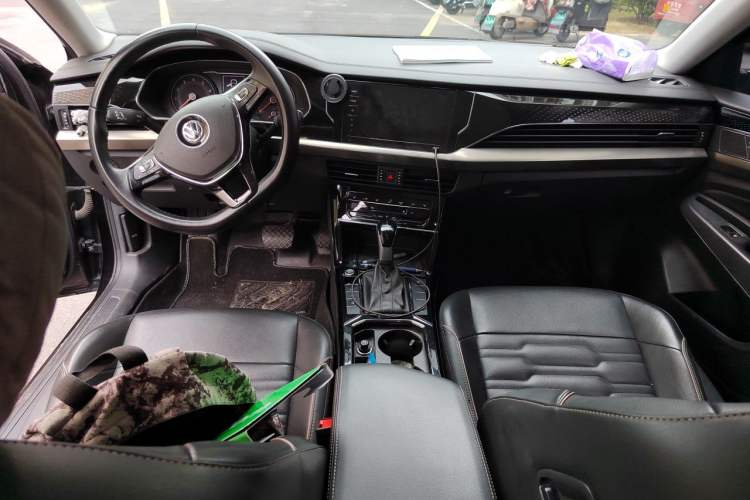 Used Volkswagen Passat 2020 330TSI Elite Edition China VI Center Console