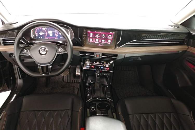 Used Volkswagen Passat 2020 330TSI Luxury Edition China VI Center Console