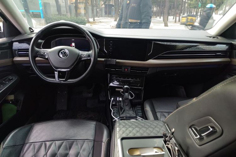 Used Volkswagen Passat 2020 Revised Version 330TSI Luxury Edition China VI Standard Center Console