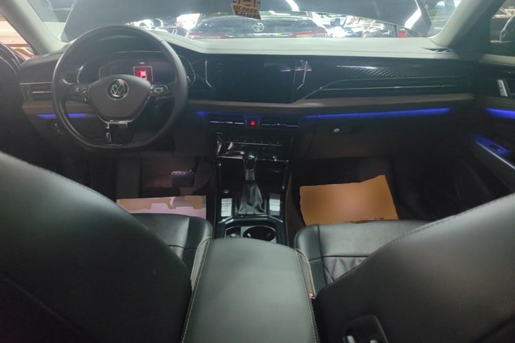 Used Volkswagen Passat 2020 Revised Version 330TSI Luxury Edition China VI Standard Center Console