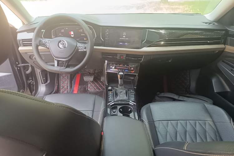 Used Volkswagen Passat 2020 330TSI Luxury Edition China VI Center Console