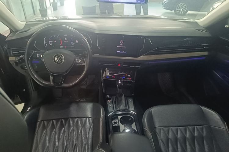 Used Volkswagen Passat 2020 Facelift 330TSI Prestige Edition China VI Standard Center Console